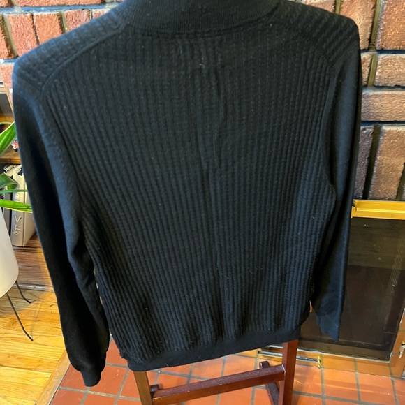 Used once Tahari fine merino sweater sizeL - Picture 7 of 7